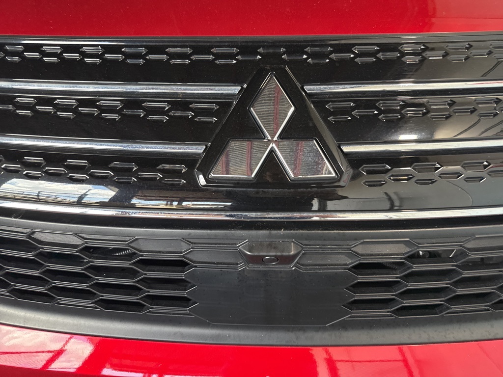 Thumbnail: 2023 Mitsubishi Outlander - 12