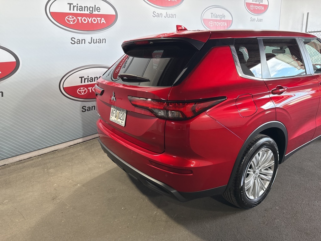 Thumbnail: 2023 Mitsubishi Outlander - 17