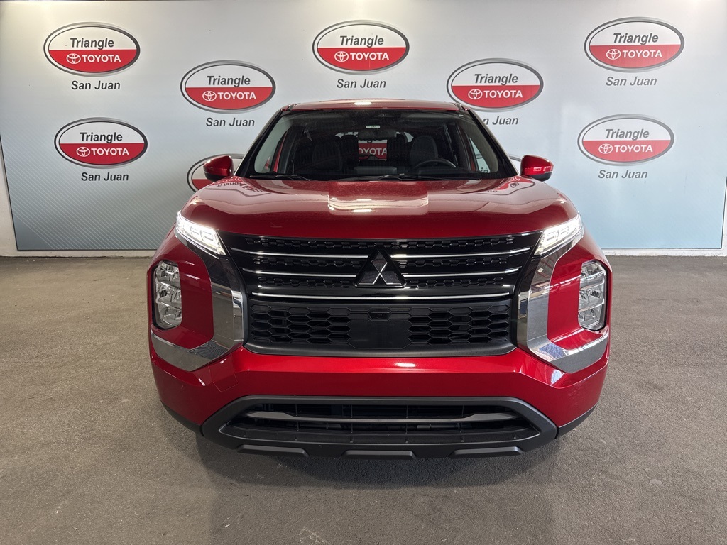 Thumbnail: 2023 Mitsubishi Outlander - 2