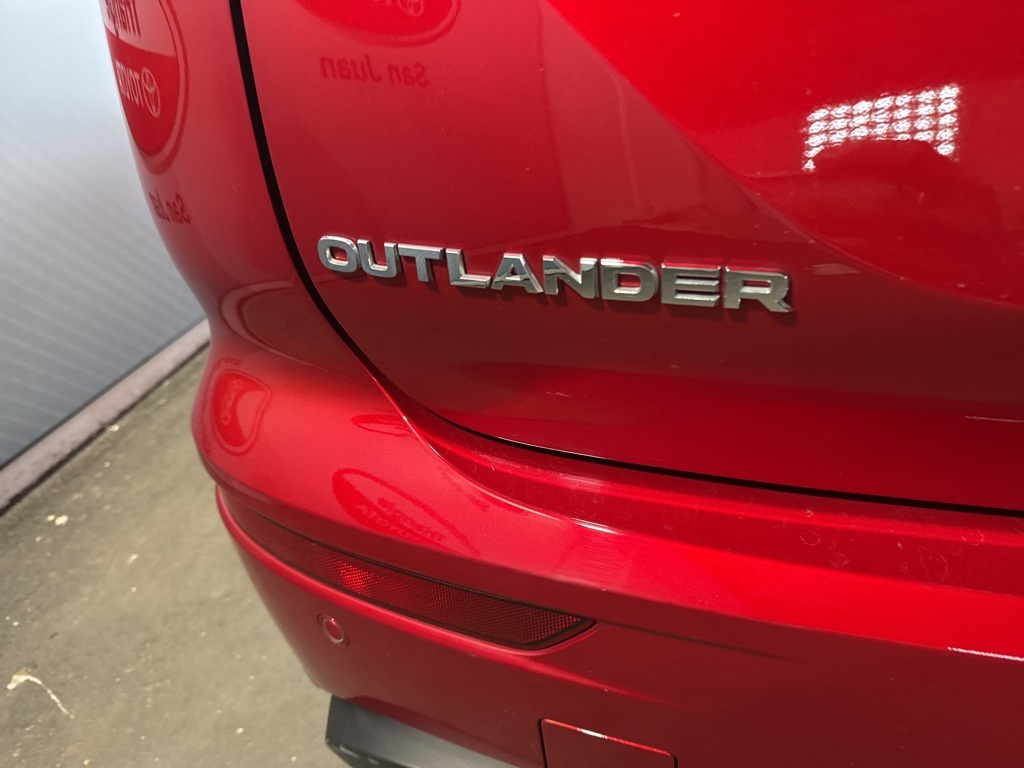 Thumbnail: 2023 Mitsubishi Outlander - 20