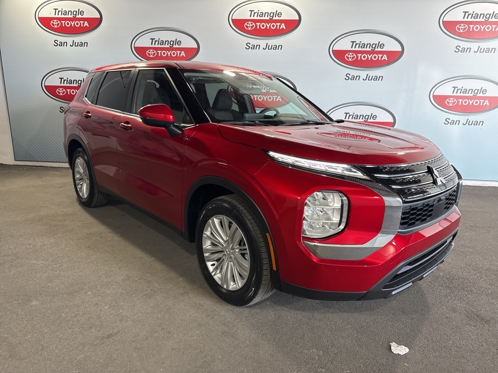 Thumbnail: 2023 Mitsubishi Outlander - 3