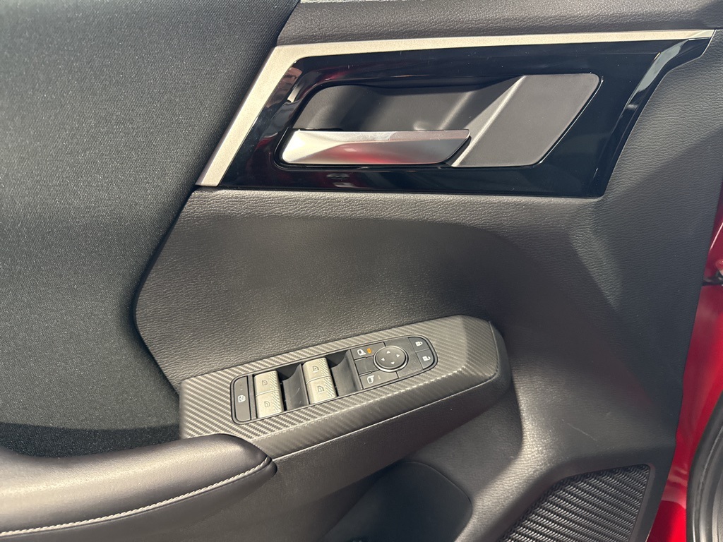 Thumbnail: 2023 Mitsubishi Outlander - 30