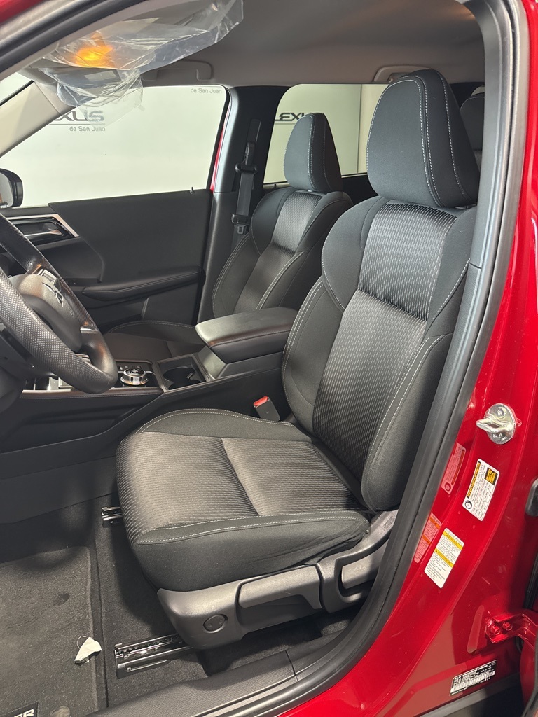 Thumbnail: 2023 Mitsubishi Outlander - 32