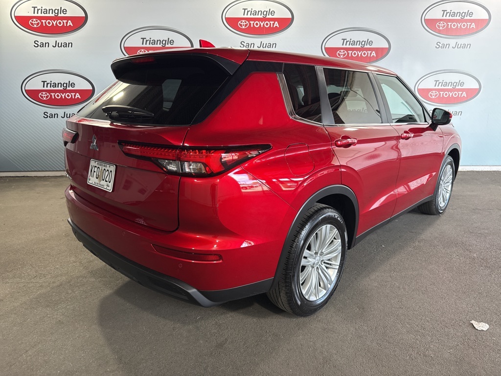 Thumbnail: 2023 Mitsubishi Outlander - 4