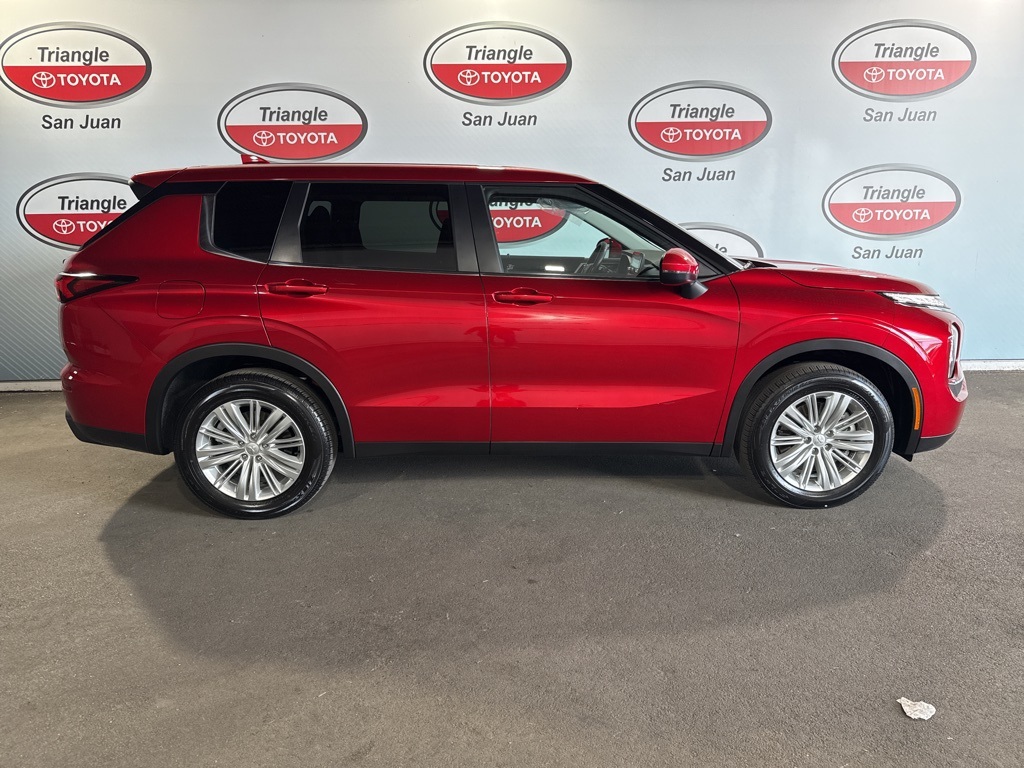 Thumbnail: 2023 Mitsubishi Outlander - 6