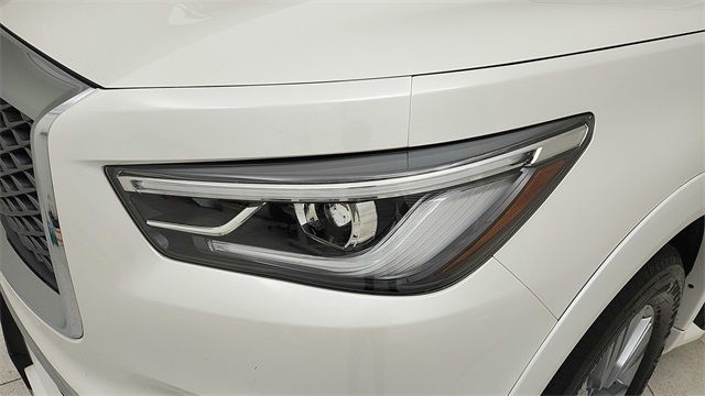 2023 INFINITI QX80 LUXE White at Mac Haik CDJR North Houston