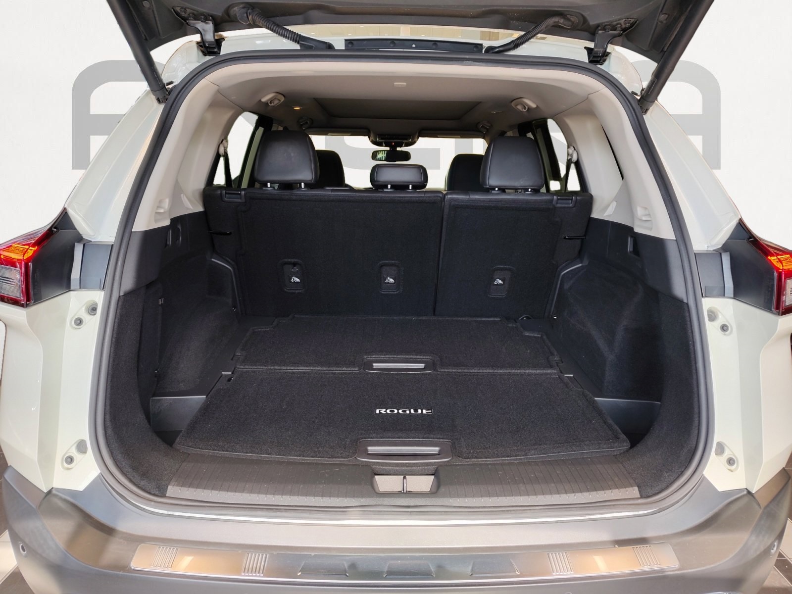 Used Car 2023 Nissan Rogue  Platinum For Sale Under $30,000 In San Antonio, Texas