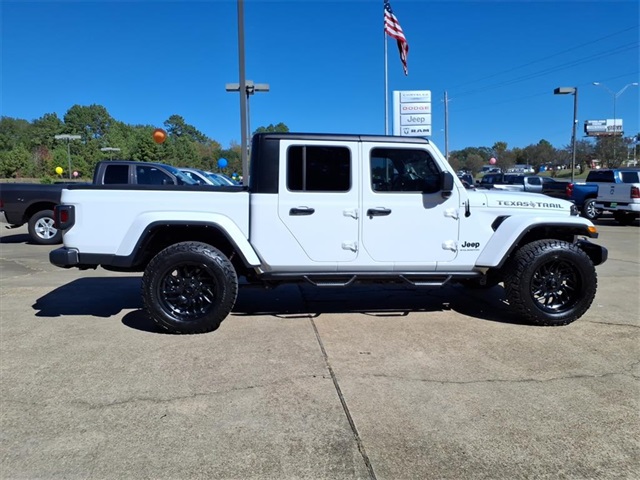 2023 Jeep Gladiator Willys photo 2