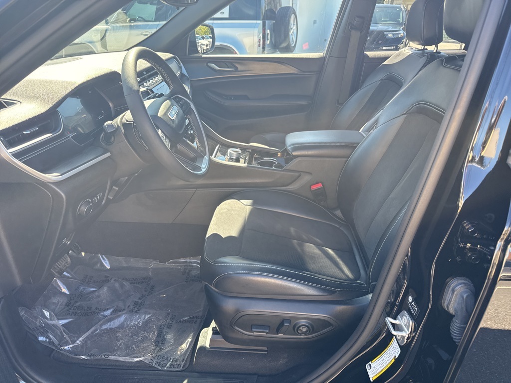 2023 Jeep Grand Cherokee Laredo Altitude photo 10