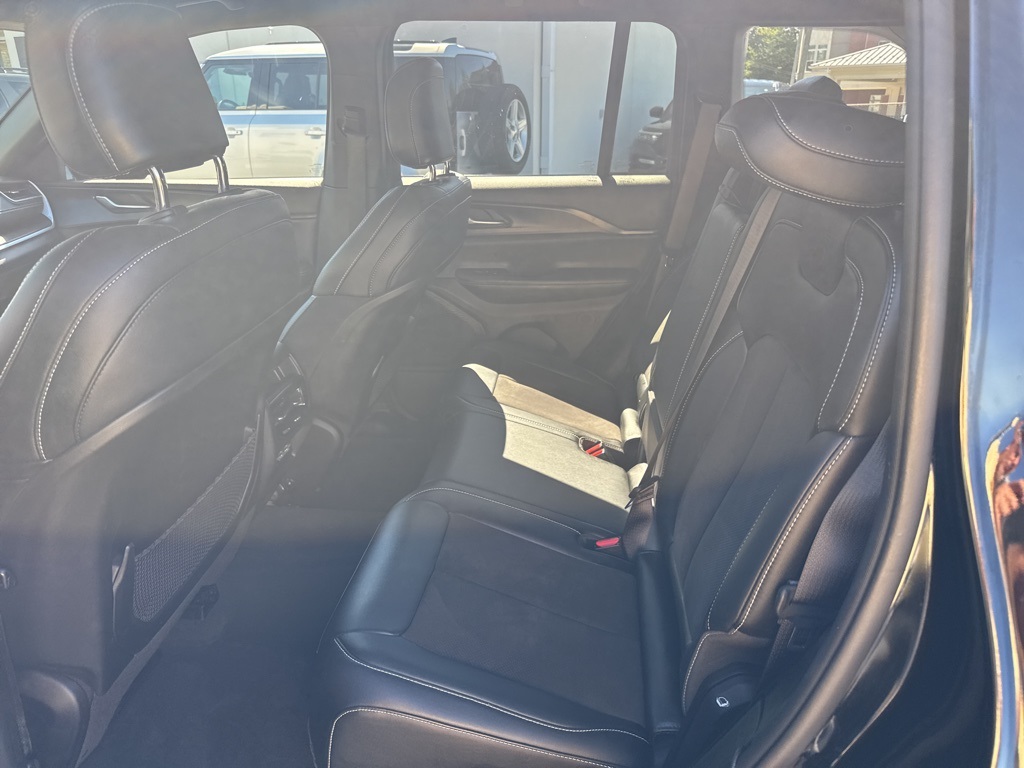 2023 Jeep Grand Cherokee Laredo Altitude photo 15