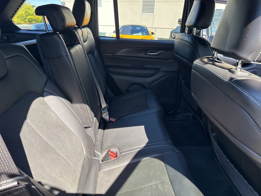 2023 Jeep Grand Cherokee Laredo Altitude photo 22