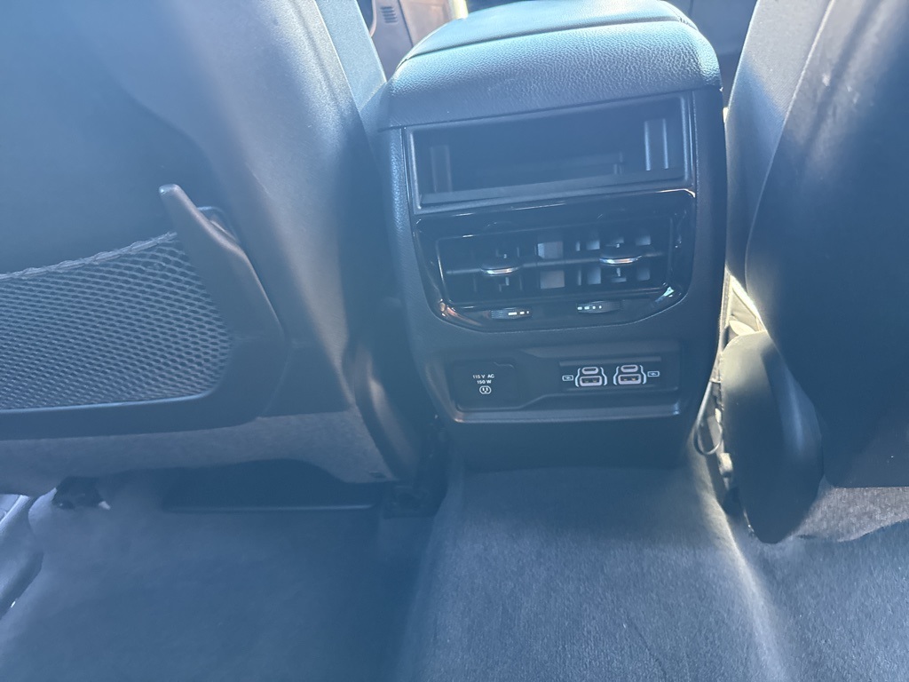 2023 Jeep Grand Cherokee Laredo Altitude photo 24