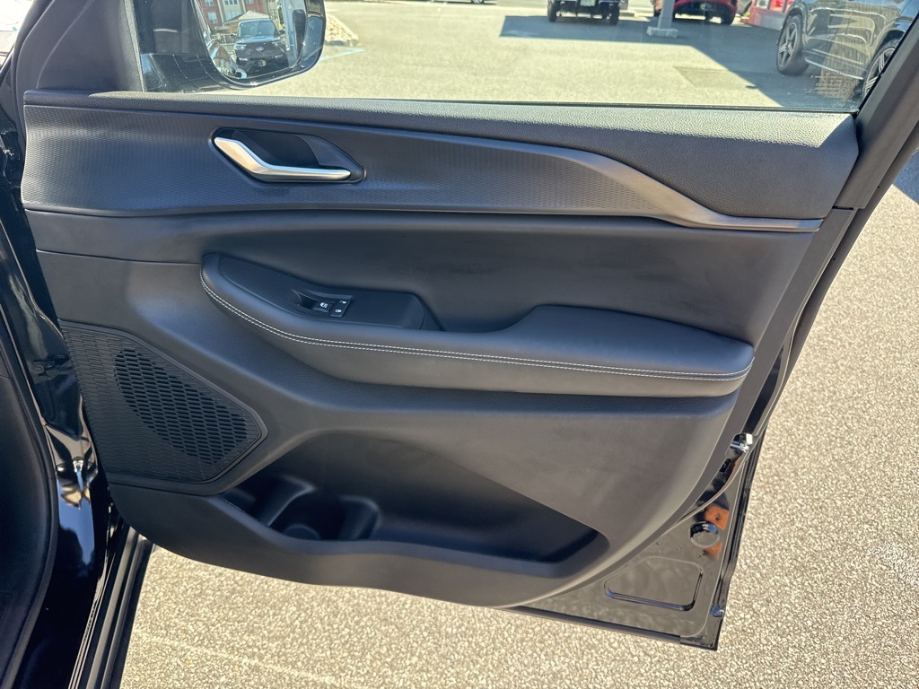 2023 Jeep Grand Cherokee Laredo Altitude photo 27