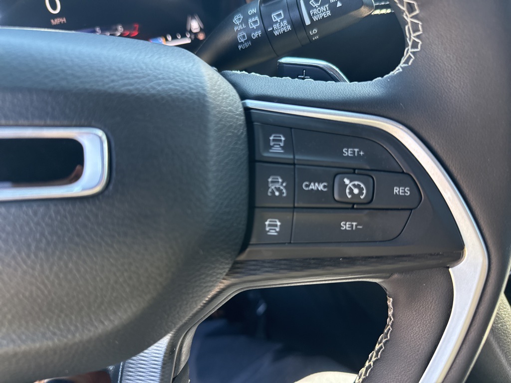 2023 Jeep Grand Cherokee Laredo Altitude photo 32
