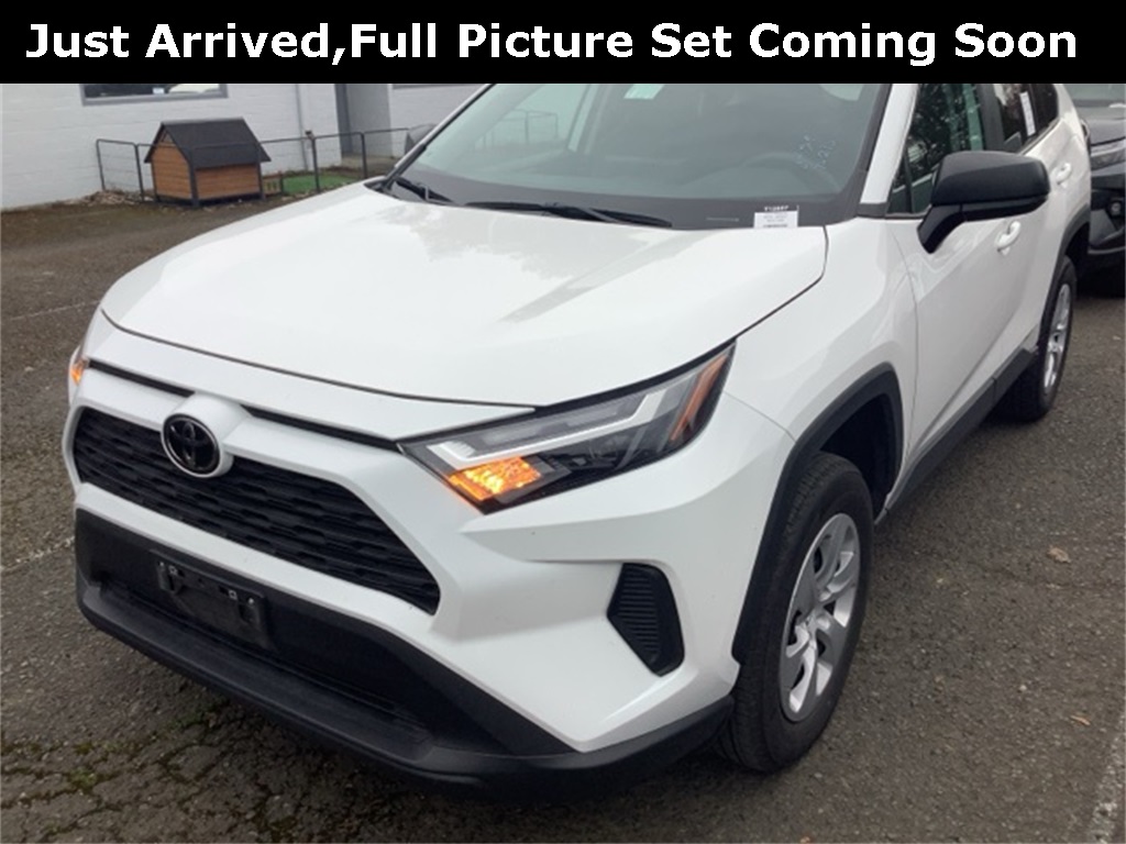 2025 Toyota RAV4 LE FWD
