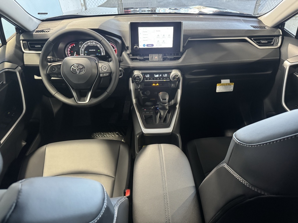 Thumbnail: 2025 Toyota RAV4 - 31