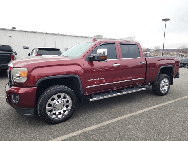 2015 GMC Sierra 2500HD Denali Crew Cab SB 4WD