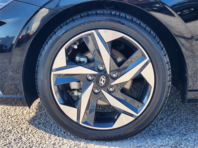 2021 Hyundai Elantra Limited Black at Durrett Motor Company