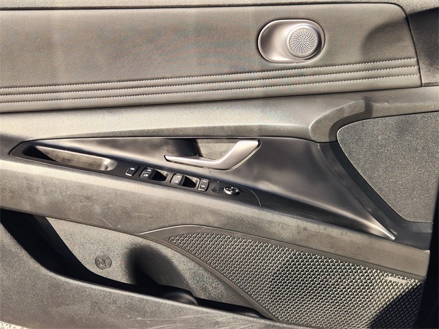 2021 Hyundai Elantra Limited Black at Durrett Motor Company