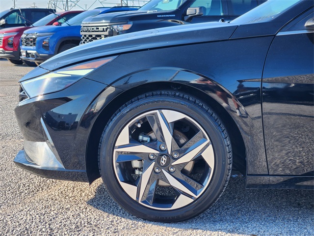 2021 Hyundai Elantra Limited Black at Durrett Motor Company