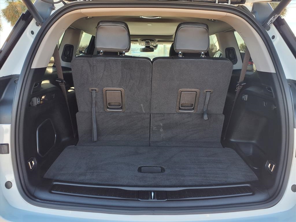 2022 Jeep Grand Cherokee L Limited White at Gullo Toyota