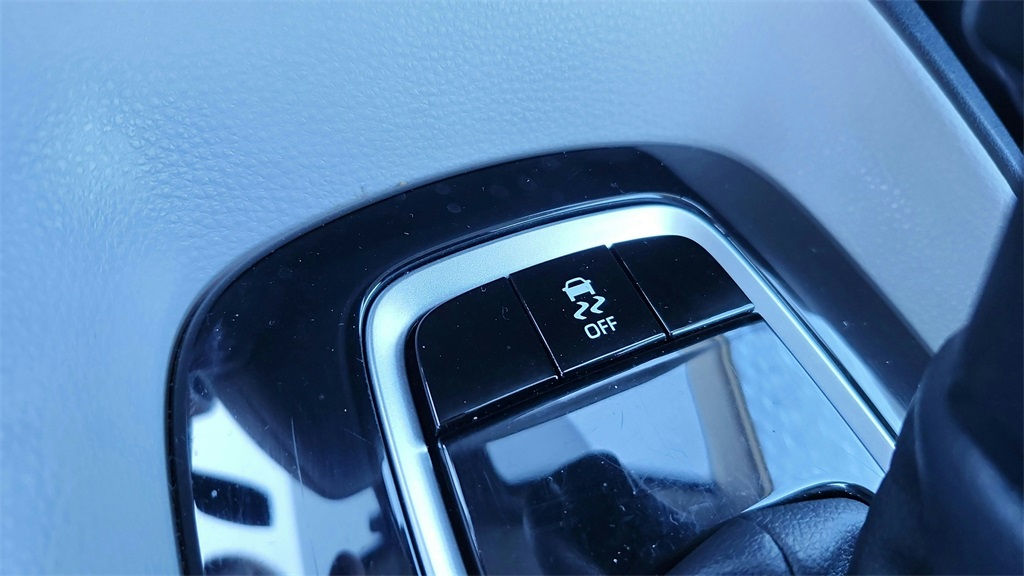 2025 Toyota Corolla - Image 19