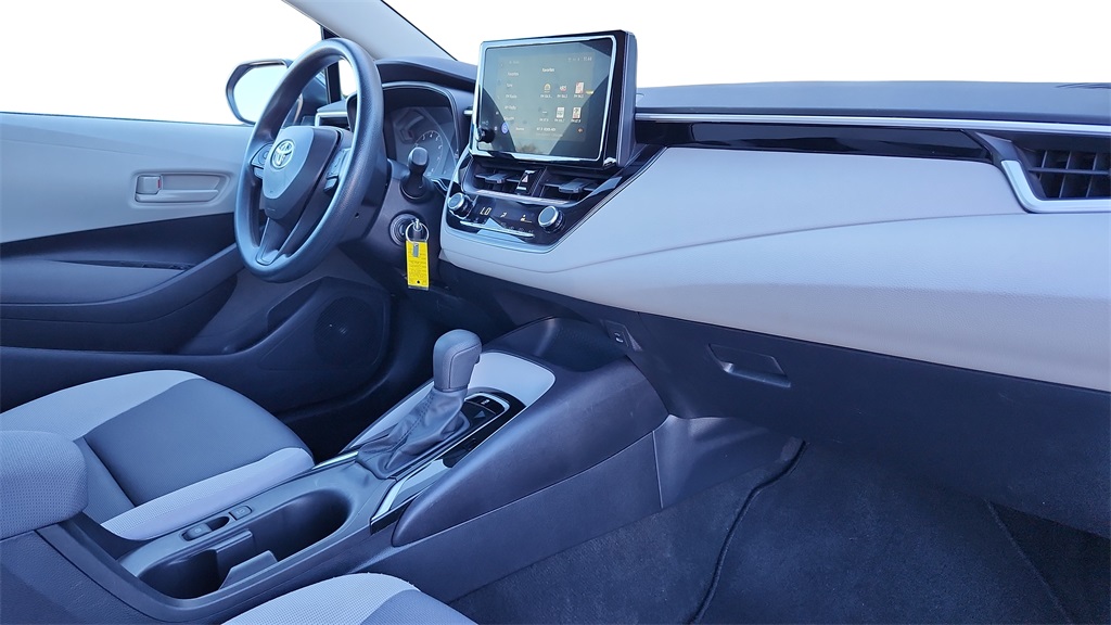 2025 Toyota Corolla - Image 27