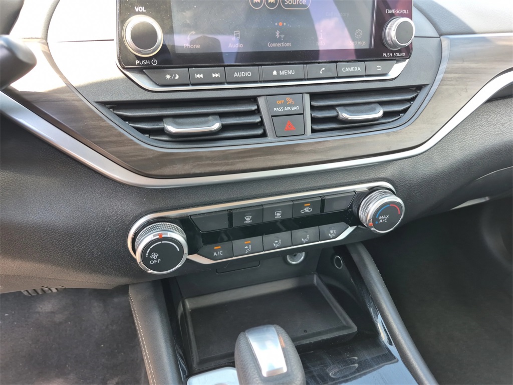 2023 Nissan Altima 2.5 SV Silver at Community Kia