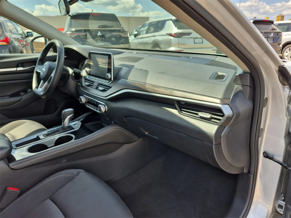 2023 Nissan Altima 2.5 SV Silver at Community Kia