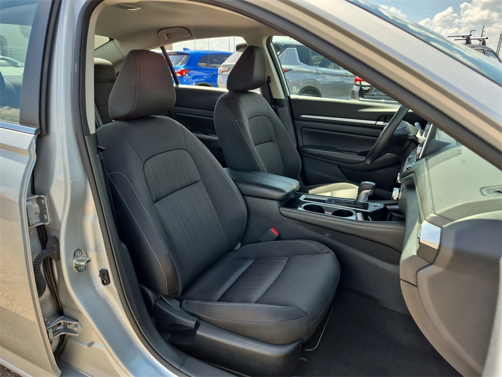 2023 Nissan Altima 2.5 SV Silver at Community Kia