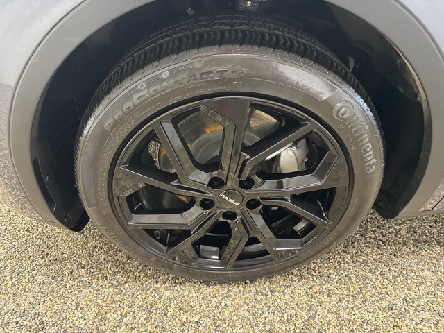 2023 Tesla Model Y Long Range photo 17
