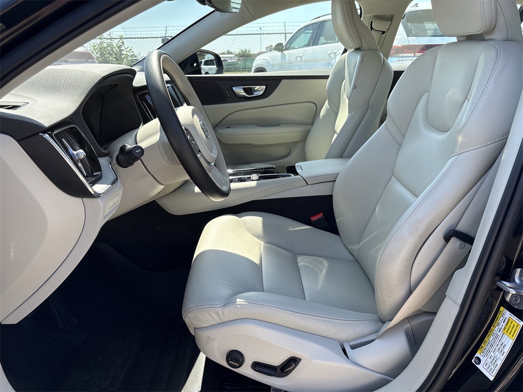 2023 Volvo S60 Recharge Plug-In Hybrid T8 Plus Dark Theme - 11