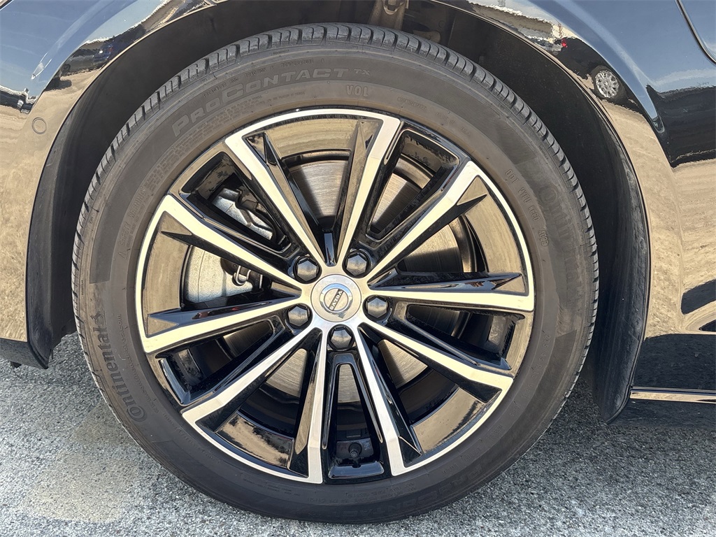 2023 Volvo S60 Recharge Plug-In Hybrid T8 Plus Dark Theme - 8