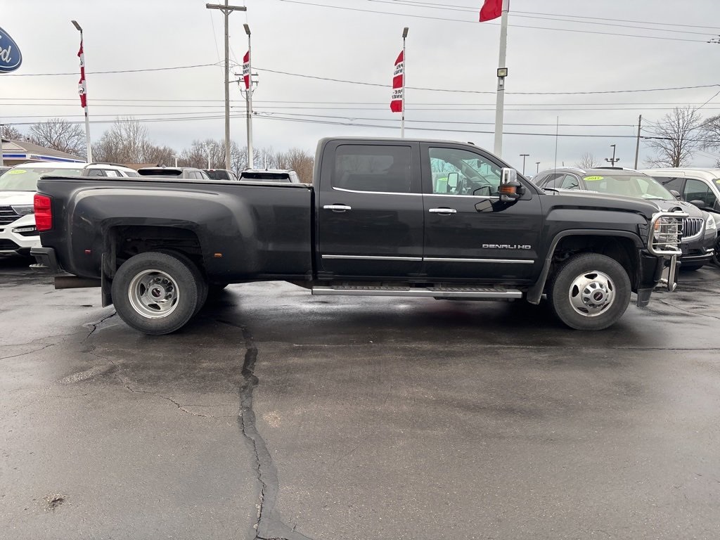 2016 GMC Sierra 3500HD Denali Crew Cab LB DRW 4WD