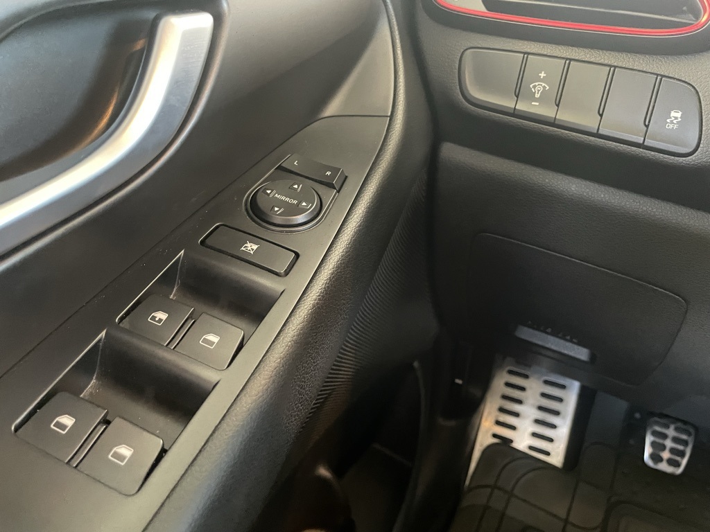Thumbnail: 2018 Hyundai Elantra - 28