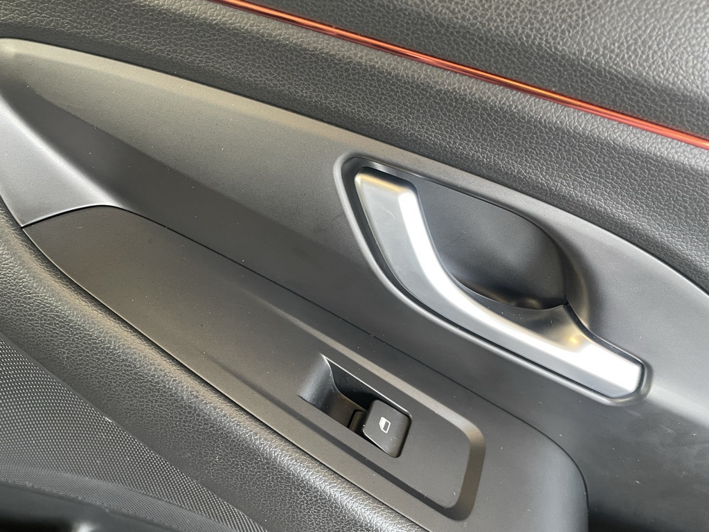 Thumbnail: 2018 Hyundai Elantra - 31