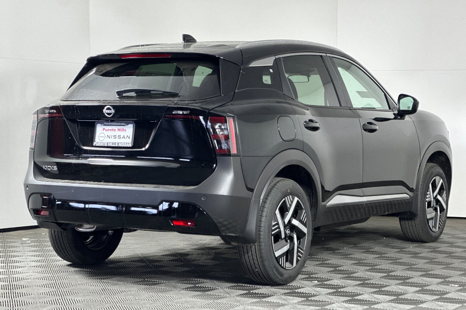 2026 Nissan Kicks SV photo 2