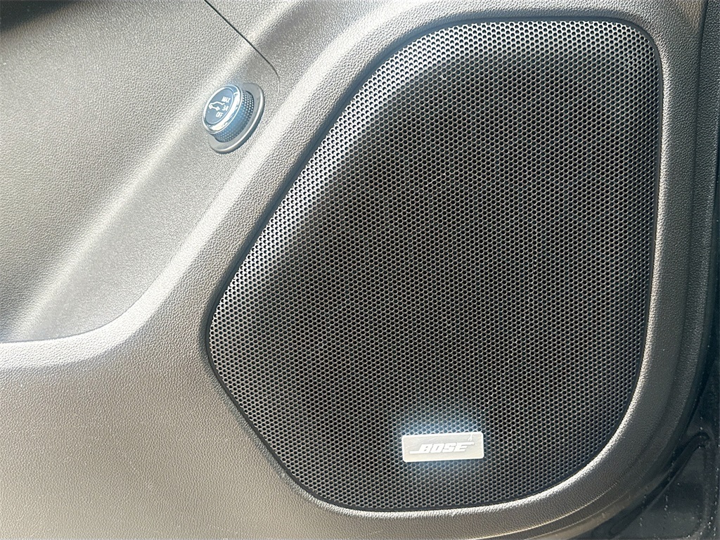 2022 GMC Acadia SLT Black at AutoSavvy Houston Southwest