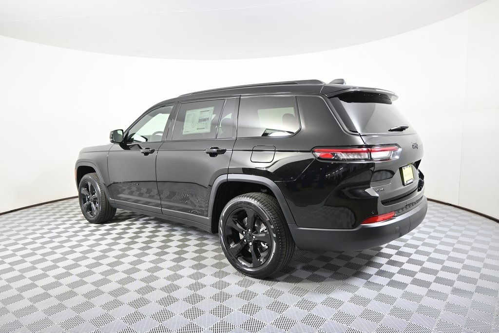New Diamond Black Crystal Pearlcoat 2025 Jeep Grand Cherokee L