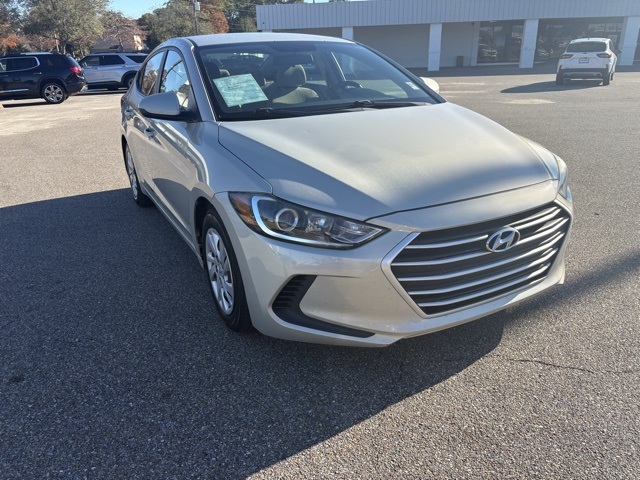 Used 2018 Hyundai Elantra SE with VIN 5NPD74LF8JH304105 for sale in Fort Walton Beach, FL