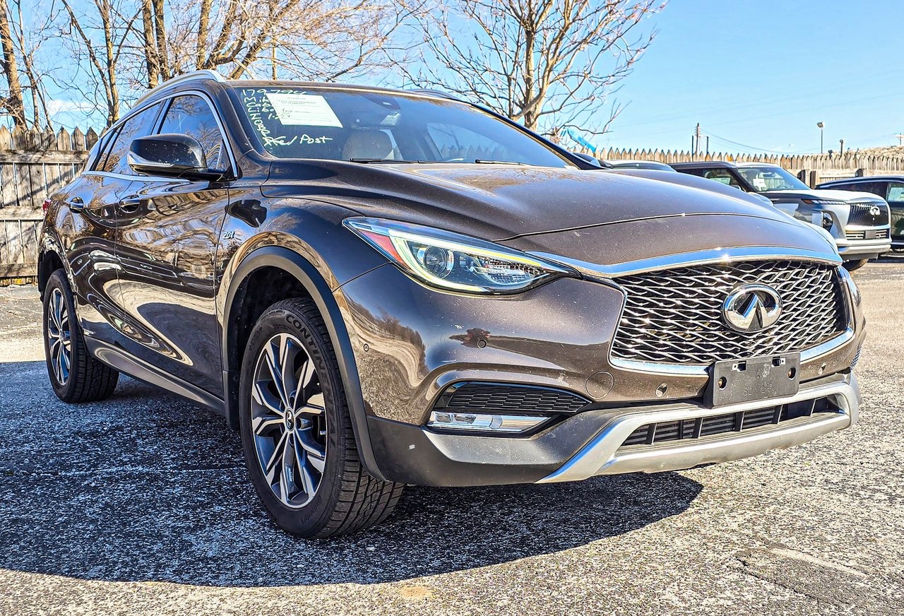 2017 INFINITI QX30 Premium AWD