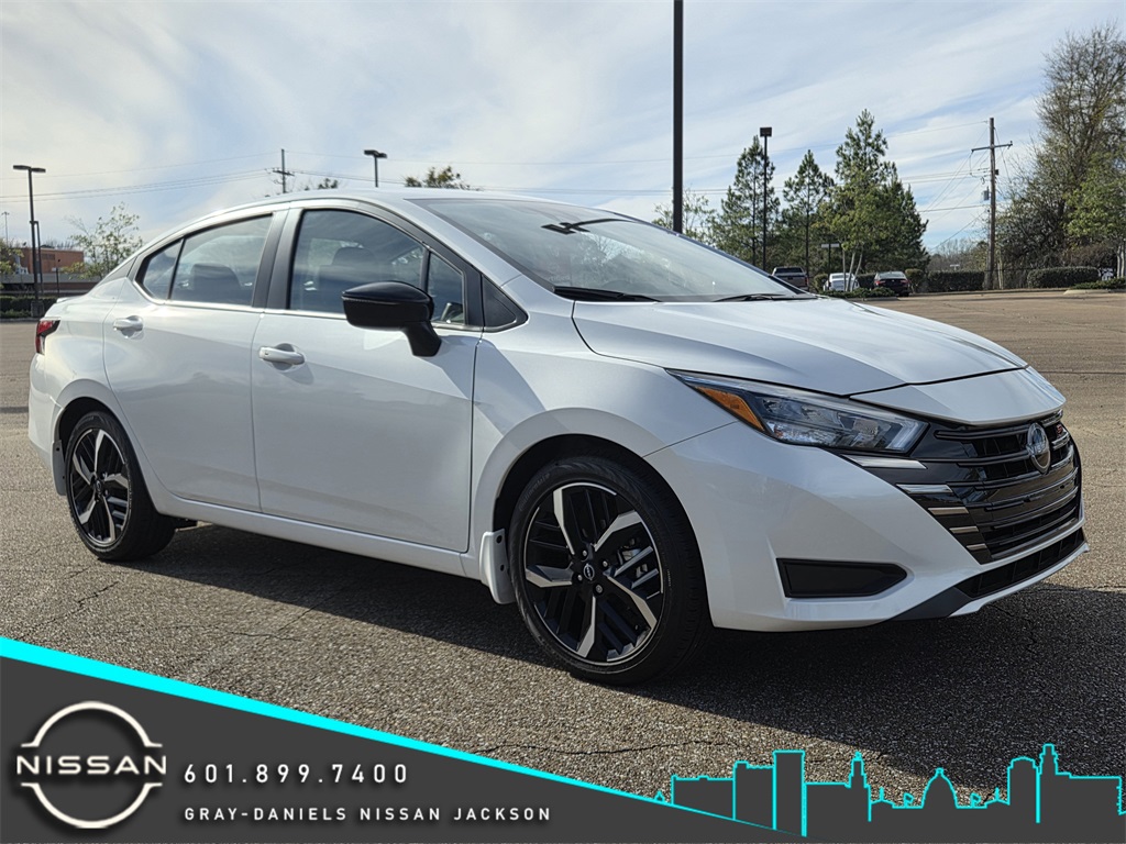 2025 Nissan Versa SR FWD