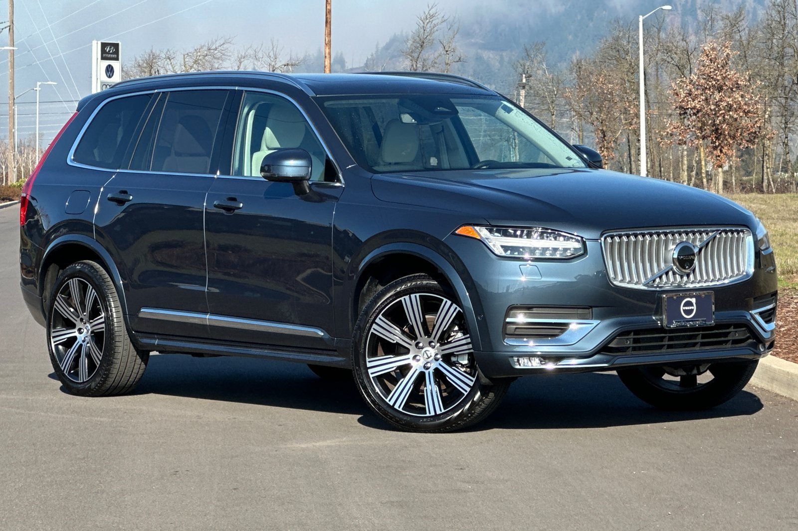 2025 Volvo XC90 B6 Ultra Bright Theme 7-Passenger AWD