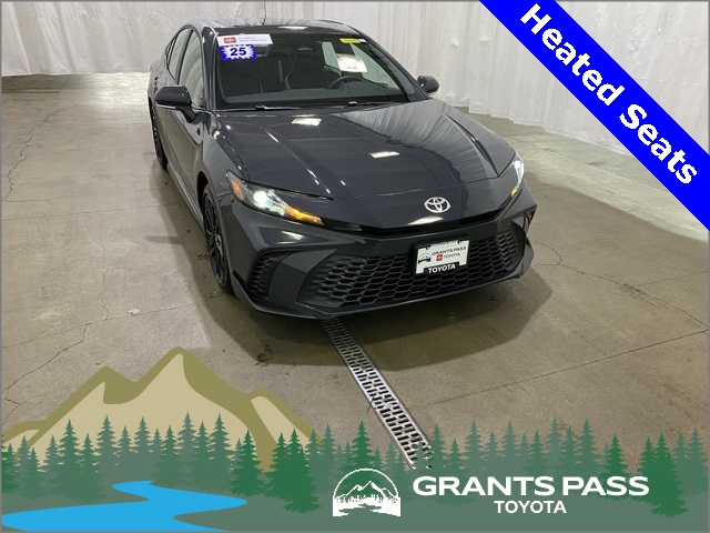 2025 Toyota Camry SE FWD