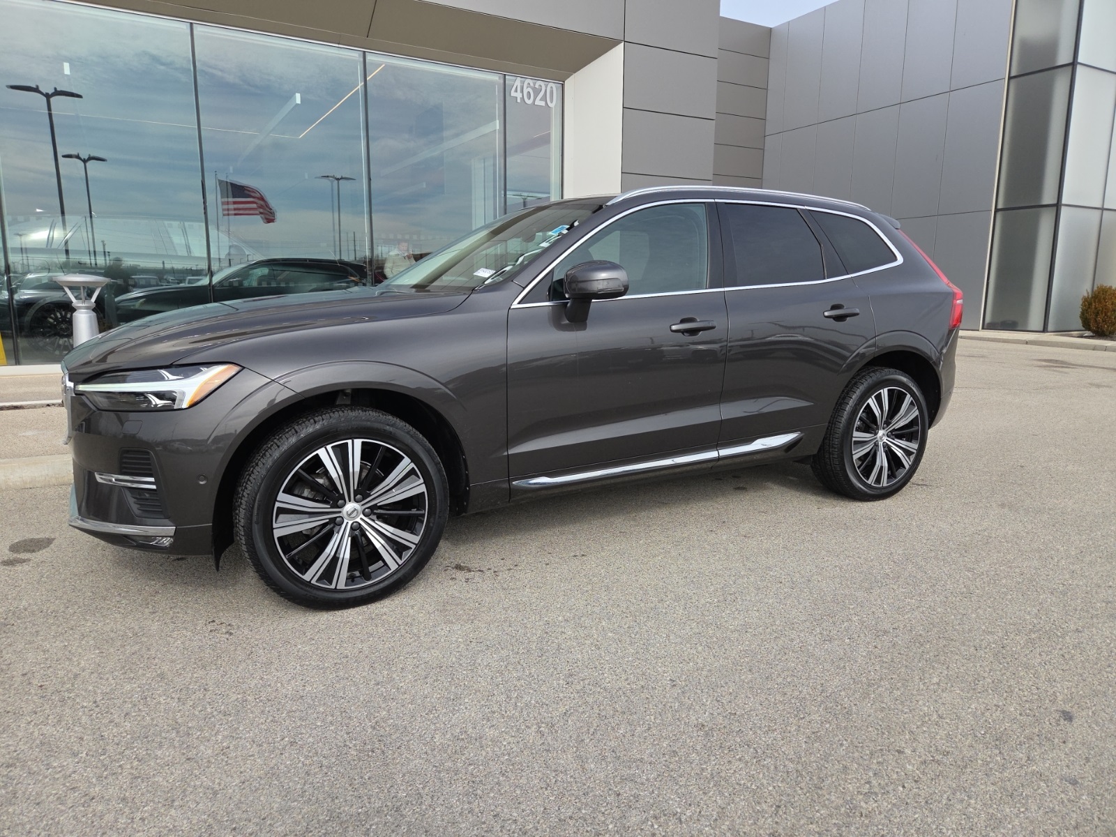 2023 Volvo XC60 B5 Plus Bright Theme AWD