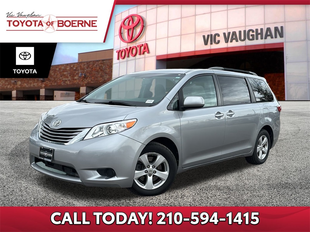 2017 Toyota Sienna LE 7-Passenger Auto Access Seat FWD