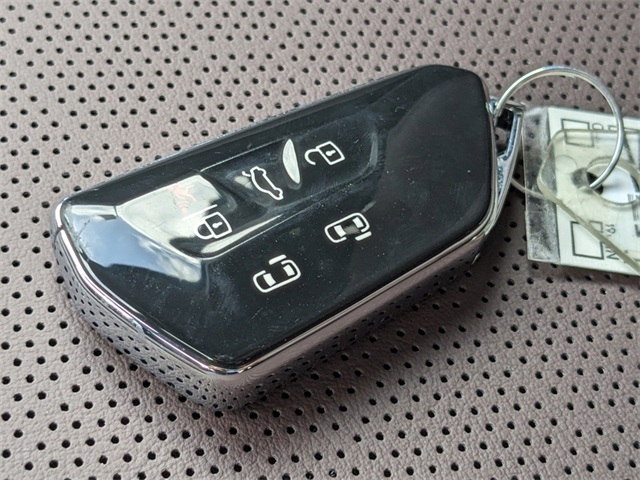 2025 Volkswagen ID. Buzz Pro S  at Stokes Volkswagen