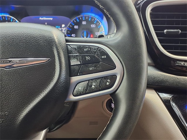 2022 Chrysler Pacifica Touring L - 9