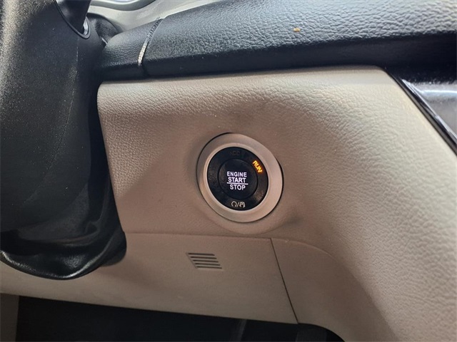 2022 Chrysler Pacifica Touring L - 11