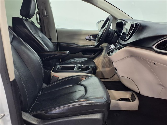 2022 Chrysler Pacifica Touring L White at Mac Haik CDJR North Houston